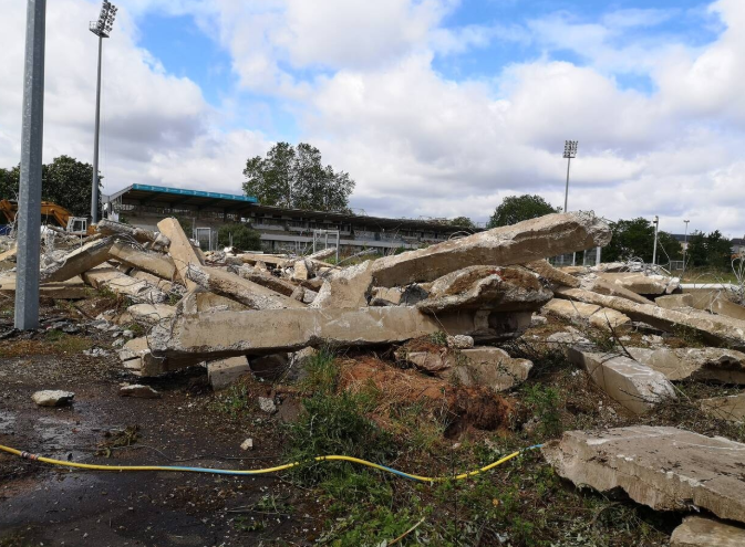 Clapping tweet media