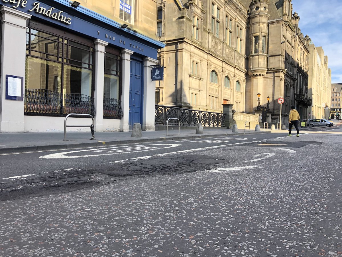 EdinOldTownCC's tweet photo. Good morning from outside ⁦⁦@edcentrallib⁩ on #GeorgeIVBridge #Edinburgh. ⁦ Time to #Repair #Potholes @edinhelp⁩ ⁦@LivingStreetsEd⁩ https://t.co/1SVVSBmbUj