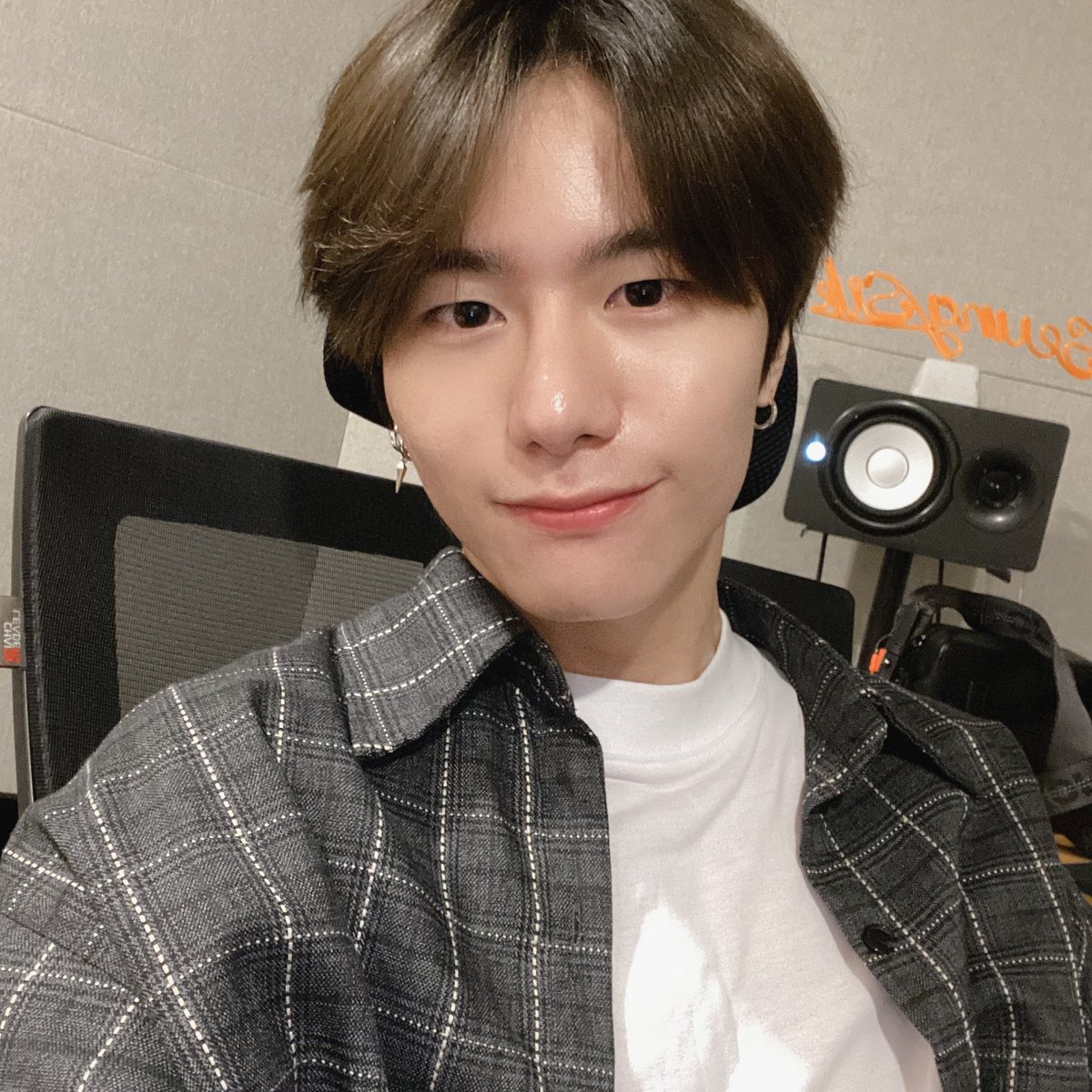 NewWorld_VICTON's tweet photo. [#승식 ]어린이날 기념 사진이에용!!하핳 이아이는 커서 이렇게 성장했답니다^^ 그리구 오늘밤 이불킥 💙8시30분💛인거 아시죵?!이따 봐요!!!👍👍 https://t.co/evPesEFygv