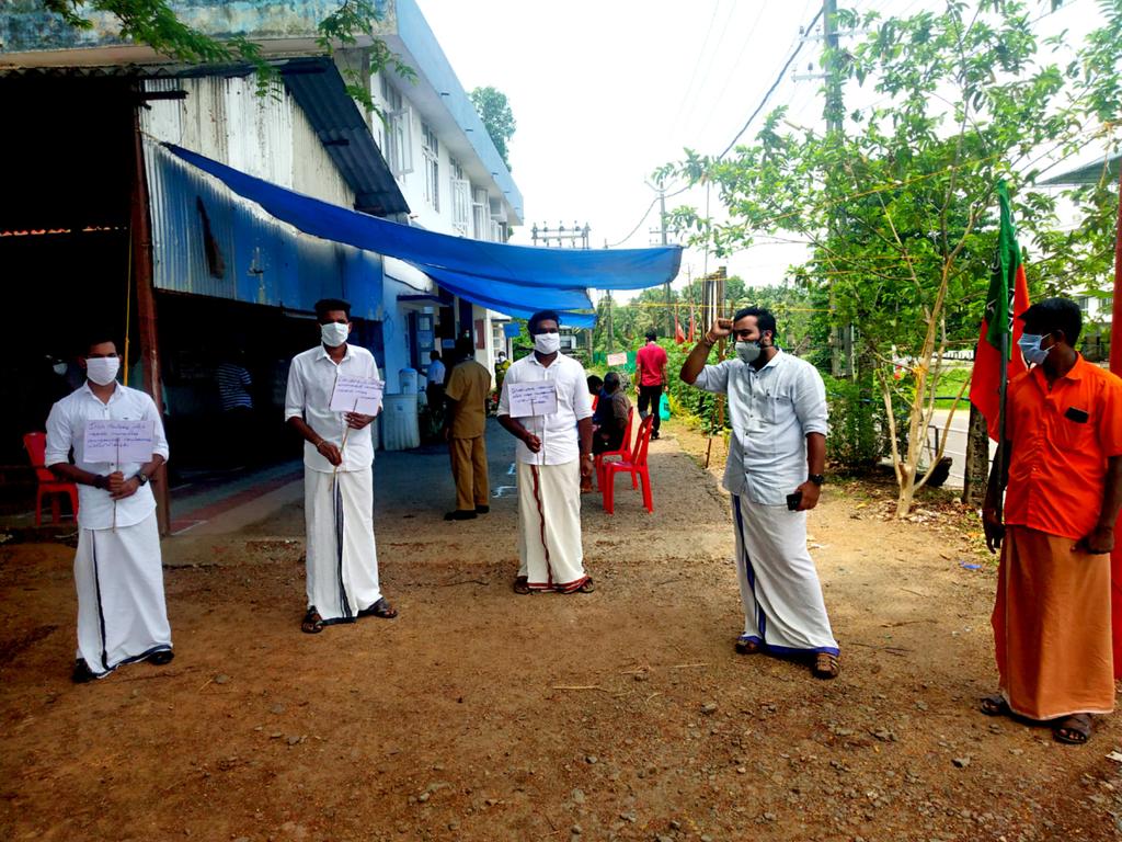 AnanthuAranmula's tweet photo. The KSEB is not acting according to its responsibilities.There must be proper solutions regarding the issue of the electricity bill, which is just a fancy number. Necessary time and installment schemes should be provided for billpayment considering current situation - Yuvamorcha https://t.co/qdrs3O7ChV