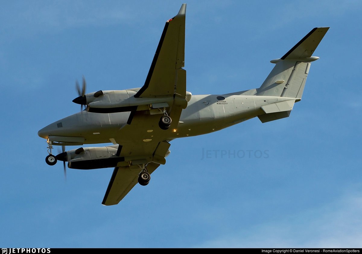 ItaSouthRadar's tweet photo. Un Beech #B350ER (#MM62317) dell'Aeronautica Militare Italiana è decollato in mattinata da Grottaglie (TA) con identificativo #PERSE11, ha compiuto un Touch&Go sulla pista di Galatina (LE) per poi fare rotta verso Pratica di Mare (Roma).
https://t.co/U0pKm78jLR https://t.co/q7Gk6Km2GU