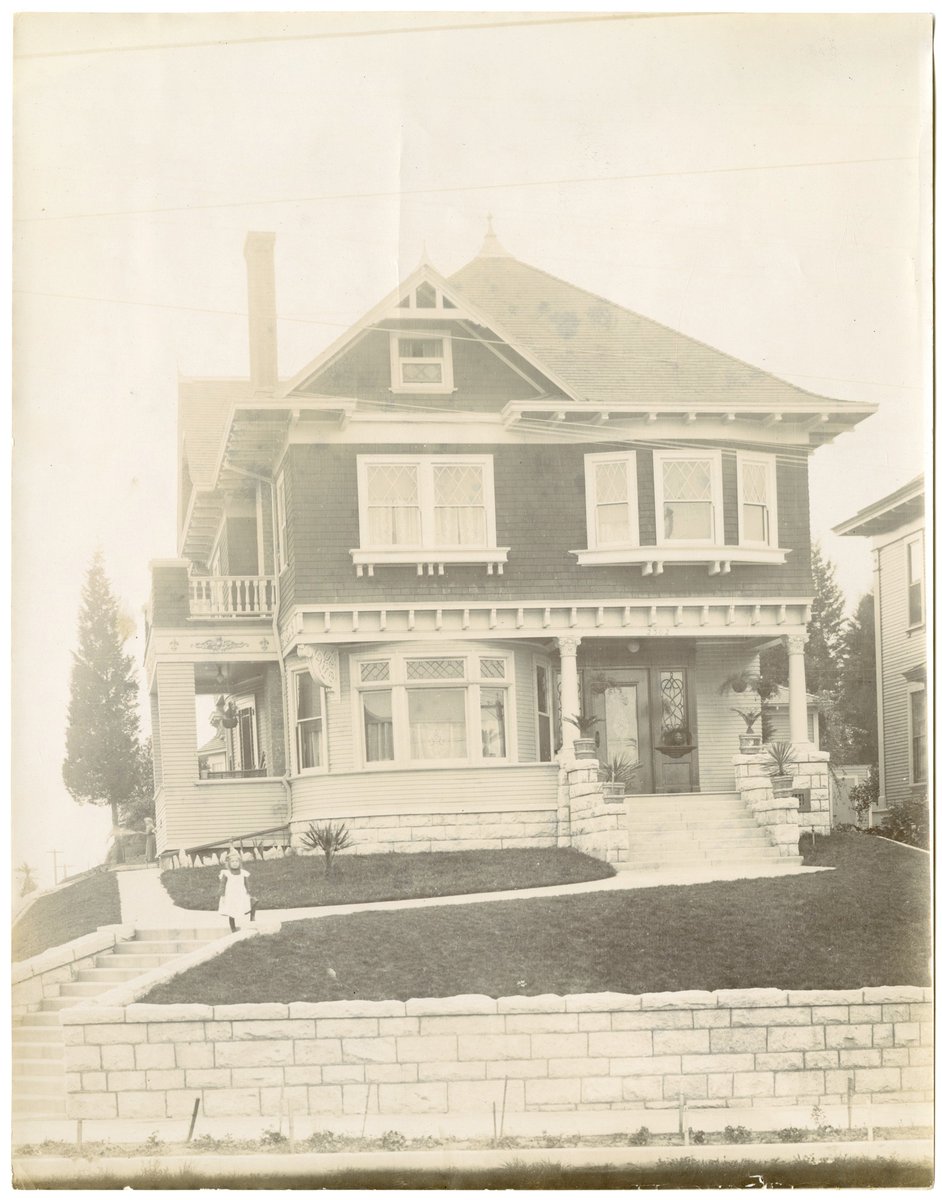 DorsetArchives's tweet photo. Here's today's mystery #DocumentOfTheDay! Do you recognise these #NorthAmerican houses? We don't know if they're all from the same neighbourhood or town... 🤔

These photos are part of an unidentified collection in the #UnlockingBankes archive!

#MysteryPhotos #ExploreYourArchive https://t.co/e3ophV6mQB