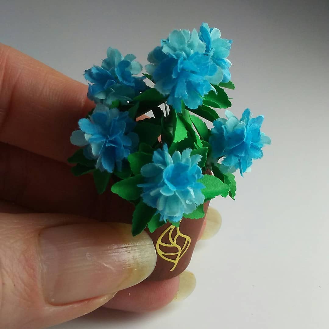 diddybits's tweet photo. New addition - #miniature #hydrangea for dolls house or miniature scene. #dollshousediddybits https://t.co/VdP3Ib1pto