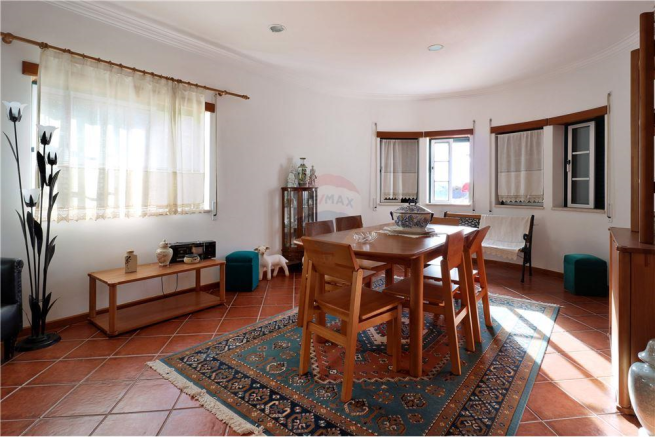 LisaBPortugal's tweet photo. 4 bedroom detached house suitable for one or two families,  with a patio and two spacious garages, in Lousã, central Portugal
🔵 € 160 000 #saleproperty
https://t.co/zinE4aKjSF 🏠🎈

#buyingahome
#comprarcasa
#liveinportugal
#remaxportugal
#propertyfinder
#realestateinvesting https://t.co/n20J8WatRo