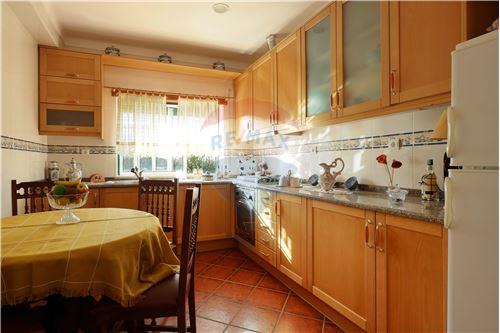 LisaBPortugal's tweet photo. 4 bedroom detached house suitable for one or two families,  with a patio and two spacious garages, in Lousã, central Portugal
🔵 € 160 000 #saleproperty
https://t.co/zinE4aKjSF 🏠🎈

#buyingahome
#comprarcasa
#liveinportugal
#remaxportugal
#propertyfinder
#realestateinvesting https://t.co/n20J8WatRo