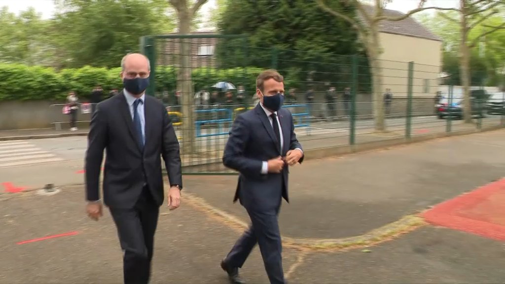 BFMTV's tweet photo. EN DIRECT - Déconfinement: Emmanuel Macron et Jean-Michel Blanquer sont arrivés à Poissy, pour la visite de l'école Ronsard
https://t.co/PtjrxAzKev https://t.co/yVBBC26qUd