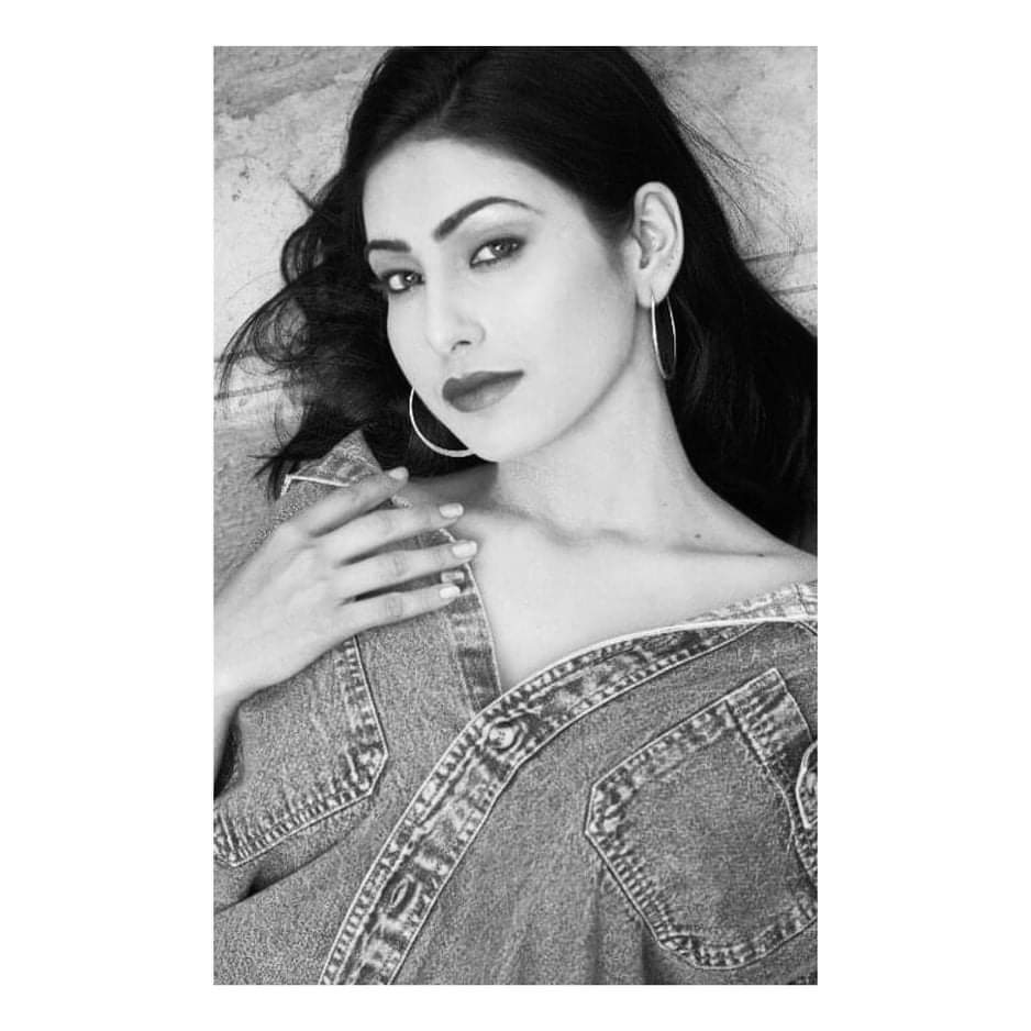 niilampaanchal's tweet photo. #MeAt20
Photoshoot straight from my 20's!
Good old days♥️
#meat20 #niilampaanchal #photoshoot #throwbackphotoshoot #goodolddays #stayhome #StaySafe https://t.co/fvKJvPOJBf