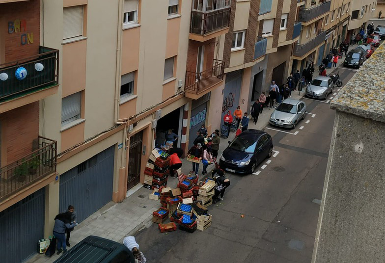 LaCronica_SA's tweet photo. 🆘Esta pasando en #Salamanca. Cientos de familias piden ayuda porque no tienen para comer. Largas colas para que les den alimentos https://t.co/U6sMYQPNqs
@cajaxsolidaria https://t.co/CbIOkCSfnH
