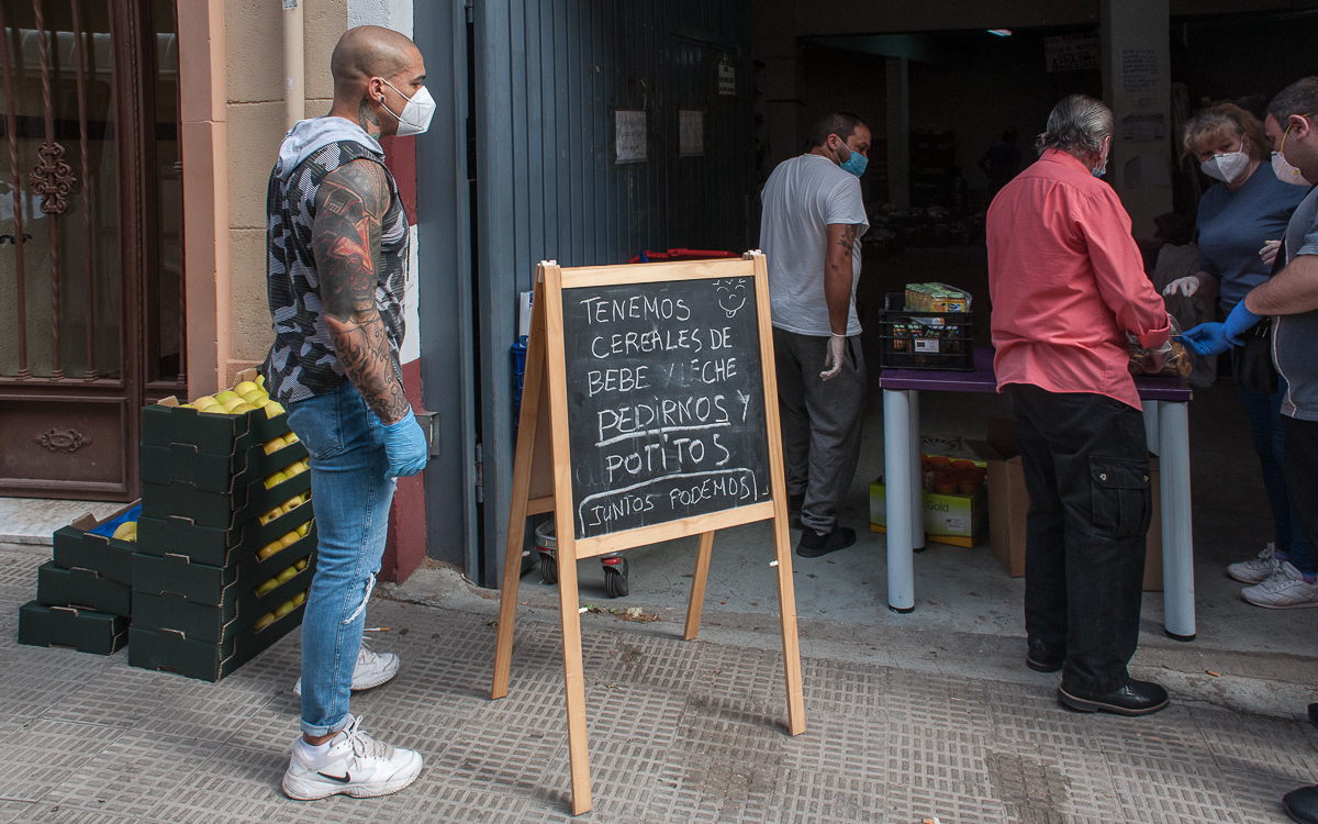 LaCronica_SA's tweet photo. 🆘Esta pasando en #Salamanca. Cientos de familias piden ayuda porque no tienen para comer. Largas colas para que les den alimentos https://t.co/U6sMYQPNqs
@cajaxsolidaria https://t.co/CbIOkCSfnH