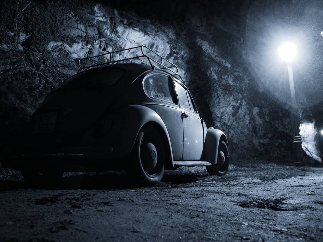 kupastudio's tweet photo. BEETLE / BROUK
#beetle #vwbeetle #vw #oldtimer #veteran #night #lamp
#CeskyKrumlov #worldheritage #UNESCO #oldtown #center #krumLOVE #streetphotography
#nightphotography
#blackandwhitephotography
[○°] #PavelKubes #kupafoto #kupastudio #2k04 #Olympus #C5050Z #projektKrumlov https://t.co/X4NeqQgUOJ