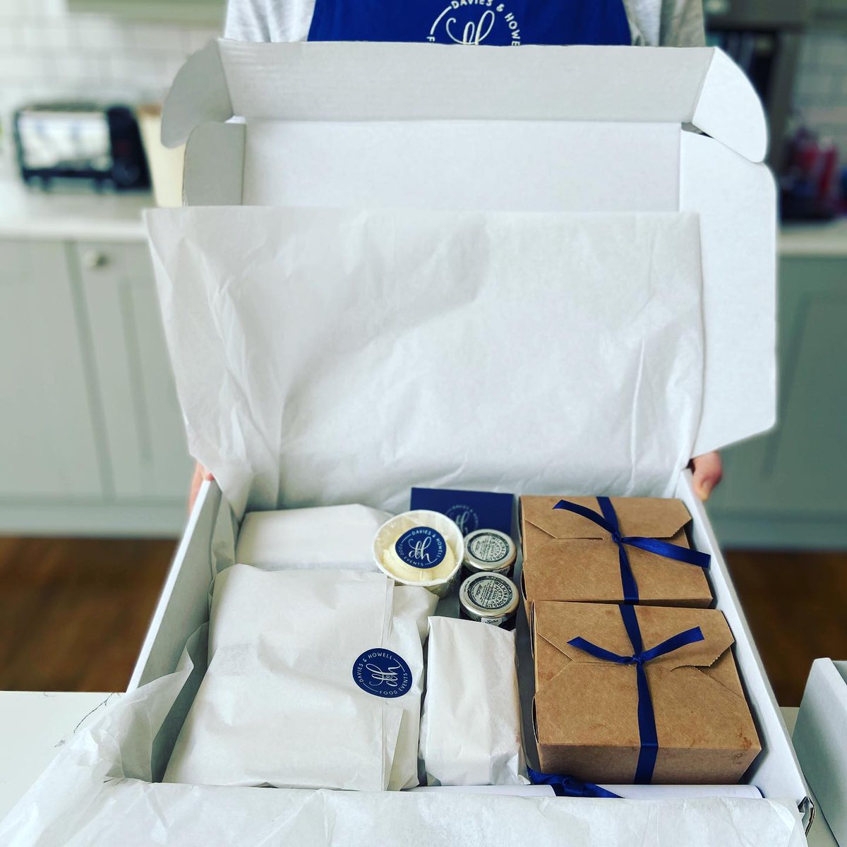 We are pleased to share another inspiring example where a catering supplier has adapted their business and found new success during Quarantine. Please, meet Davies &amp; Howell Food Events 👉 poptop.uk.com/blog-suppliers…