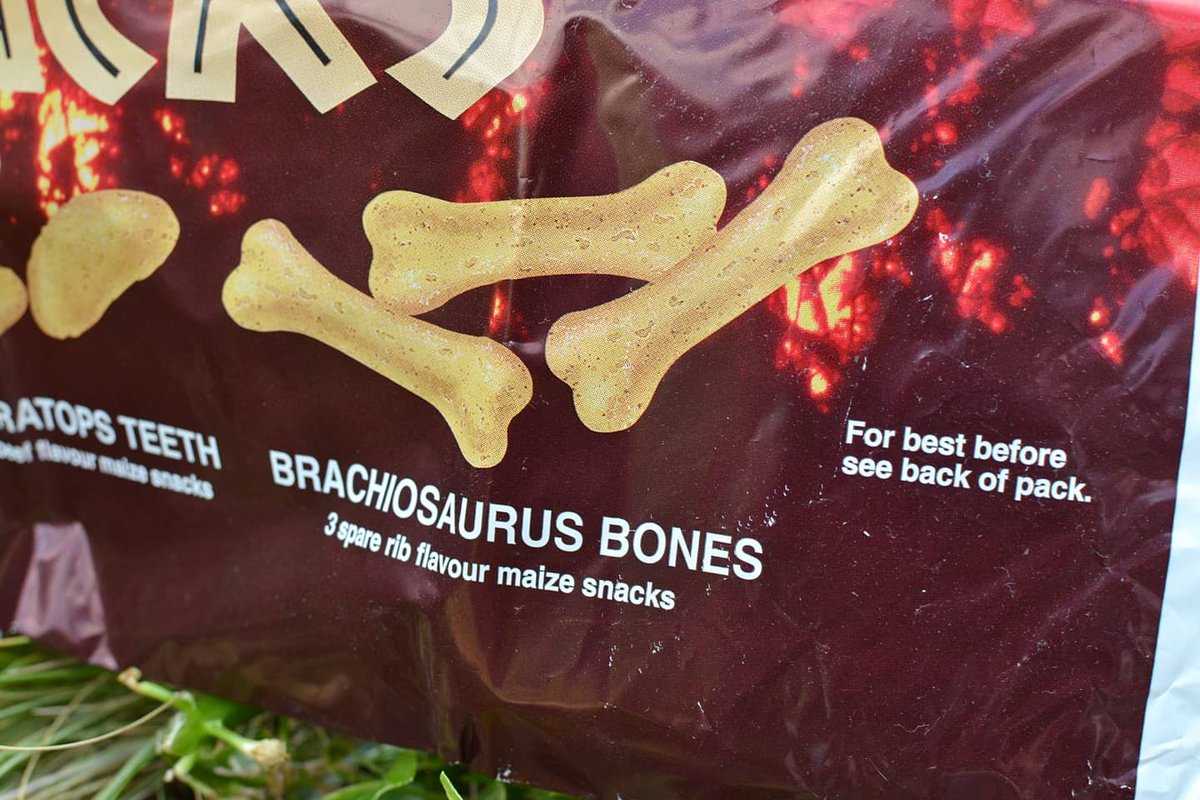 nathyvader29's tweet photo. Mmmmm Jurassic snacks #jurassicpark #retrosnack #jurassicworld #photograghy #retro https://t.co/JU47wNsrEx