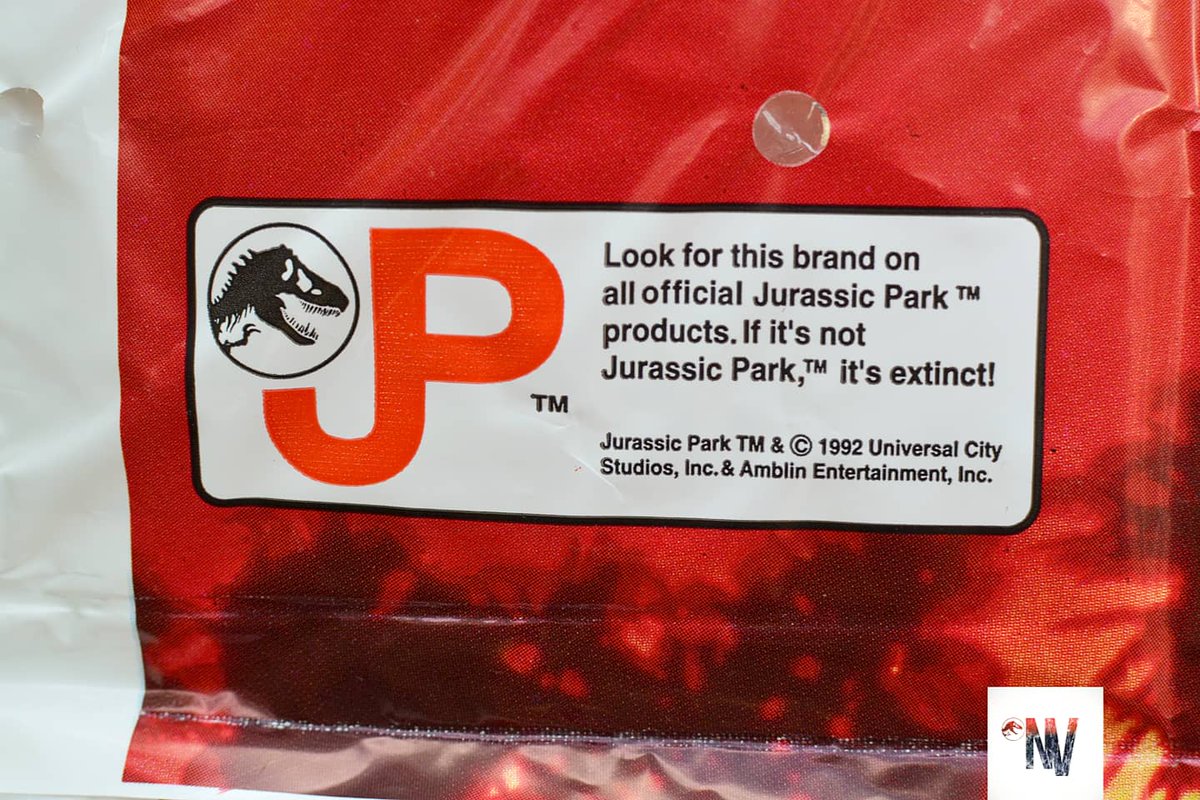 nathyvader29's tweet photo. Mmmmm Jurassic snacks #jurassicpark #retrosnack #jurassicworld #photograghy #retro https://t.co/JU47wNsrEx
