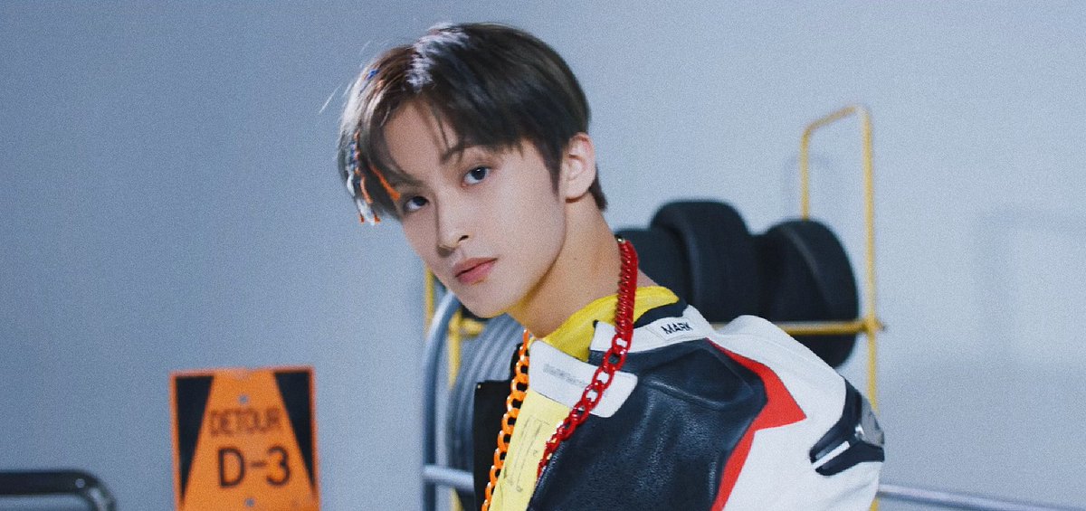 MINHY30NG's tweet photo. MARK Y U GOTTA BE LIKE THAT?! 😭❤️
#NCT127_Punch
#punchnct127 
#PunchIsComing https://t.co/Cw6j5b6oSi