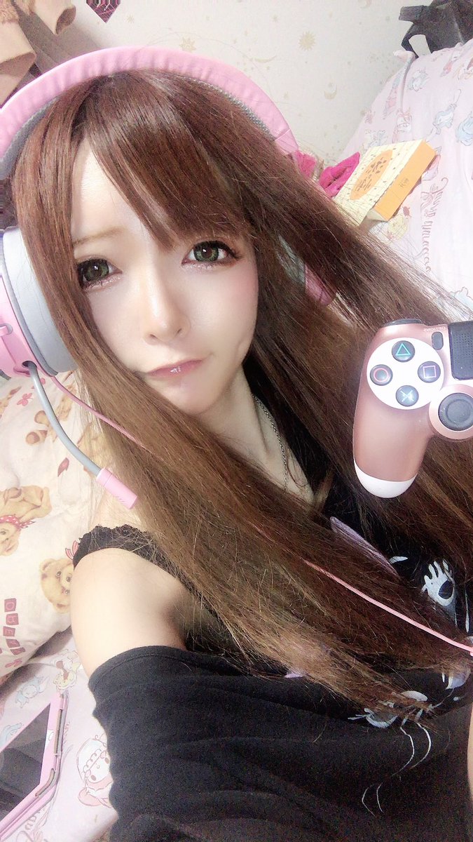 1ヶ月以上ぶりに化粧をしたので 自己紹介カードの2枚目に自撮り載せ