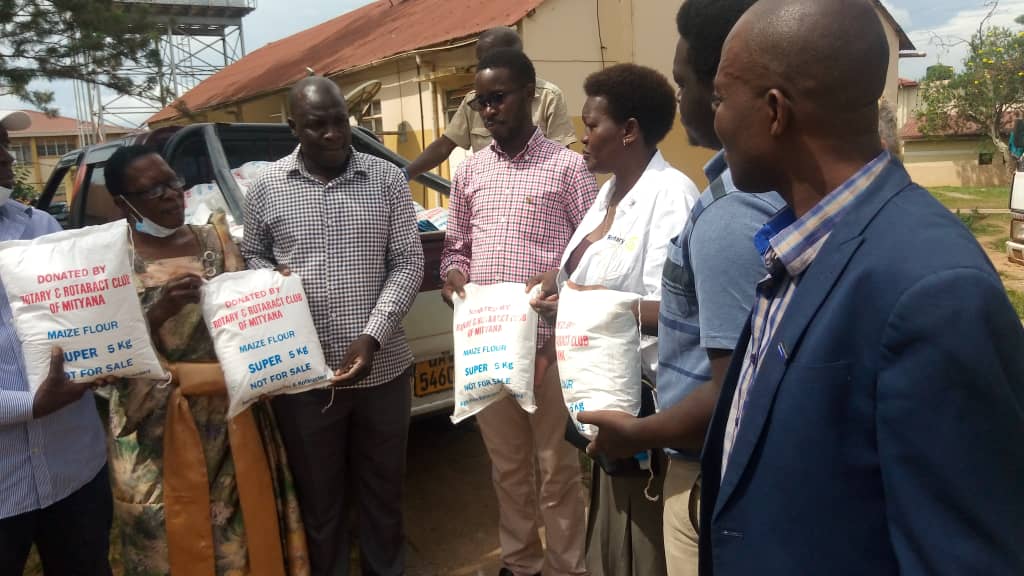 Together with our mother club,today we have donated 150 bags(5kg) of Maize flour to Mityana district COVID -19 task force, this food will be given to Mityana district taxi Drivers Association 
#AloneTogether 
#StaySafeUG 
#StayHome 
#rotaract #rotary #d9211