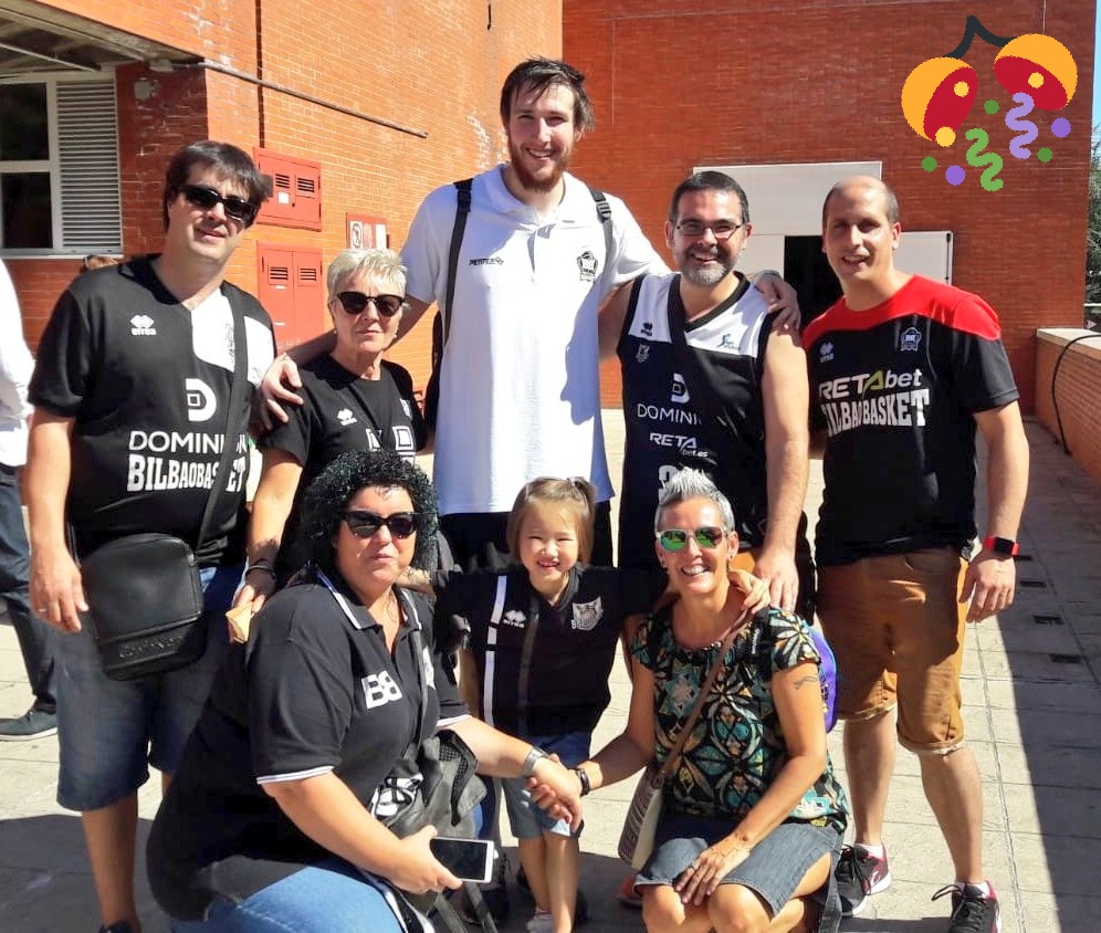 taradsyfelices1's tweet photo. Hoy es el cumpleaños de uno de los nuestros.
Zorionak @EduMartinez15!!!!! #alwaysMIB https://t.co/ZikDDViwYj