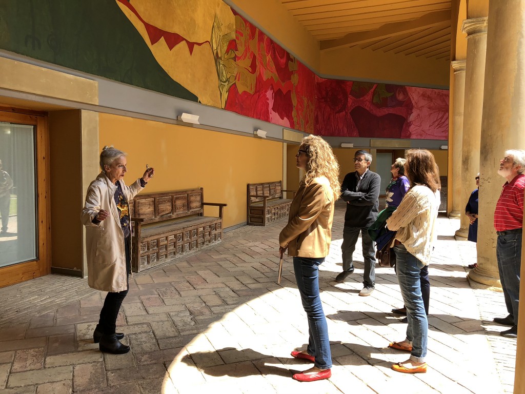 CulturaAragon's tweet photo. 🏛 #ReflejosdelMuseo, 4ª entrega

🗣 La artista oscense y Premio Aragón Goya, Teresa Ramón, habla con entusiasmo de sus espacios preferidos en el #MuseoHuesca: el patio, las salas de la Campana de Huesca y de Petronila.

https://t.co/2VyqbexDN1 https://t.co/ugYKk5dsE7
