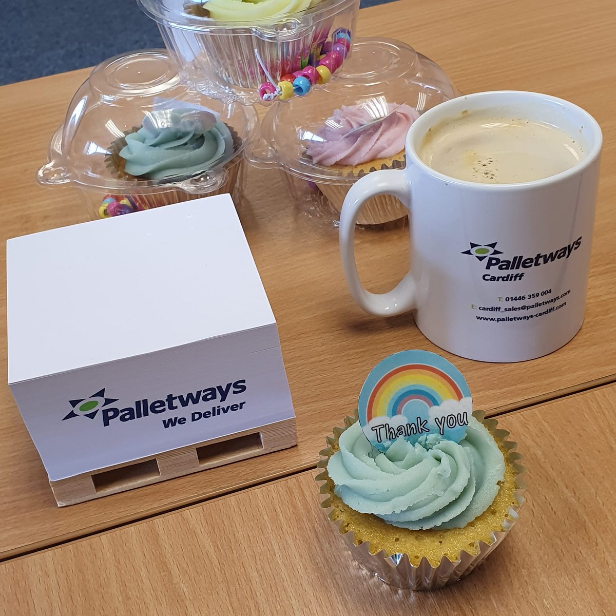 Palletways_D120's tweet photo. Perfect mid morning snack. Thanks to our driver Richie's daughter Jamie Lee for nominating us to receive these cakes for key workers! Delicious. #TransportHeroes #travel #HereToHelp #Palletways #maybeiwillshare #Iwont https://t.co/jzDIG3PNCn