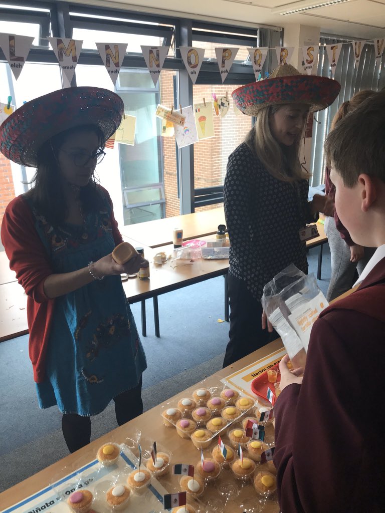 A little throwback to our #CincodeMayo celebrations at school 2 years ago 💛