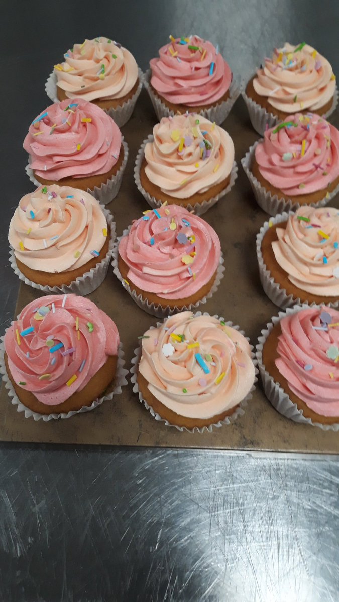 59Tlane's tweet photo. Cup cakes at RSCH today https://t.co/mogLdp6gY4