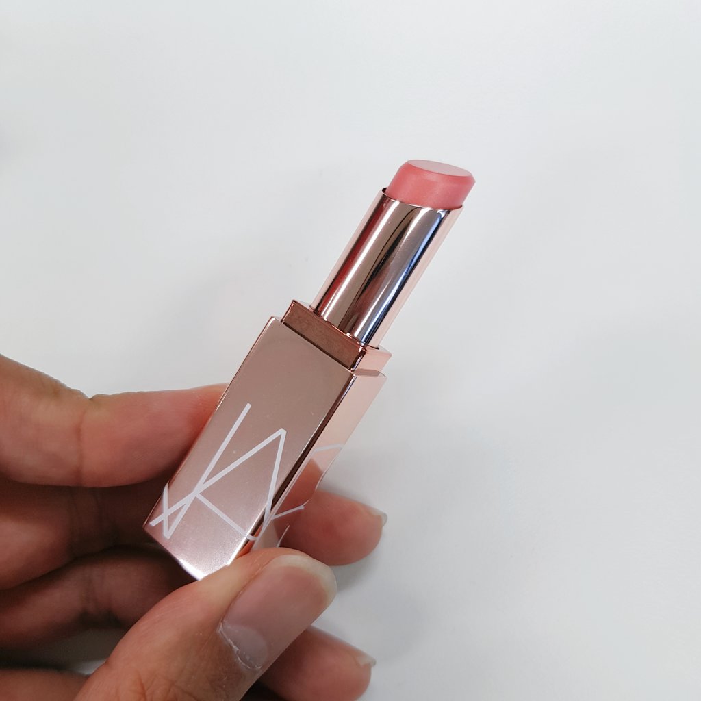 PoshOfficial8's tweet photo. โดนตกอีกตัว จาก @NARSCosmetics 
ลิปบาล์มชุ่มชื่น สี #orgasm ยอดฮิต ใสๆเหมาะกับสาวๆเตรียมพร้อมคลายล็อคไปทำงานหลัง #โควิด19 สวยๆ https://t.co/FjMlhSZwBR
