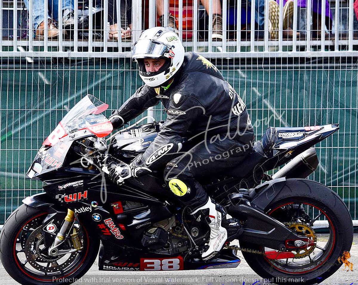 FireStallion666's tweet photo. Back to 2017 #iomtt #domherbertson #whracingteam @DomHerbertson @loveroadraces @WHRacingTeam @TTsupporters @LivingRoadRaces @RoadRacingLife #roadracing #firestallionphotography https://t.co/P5erVp4I39