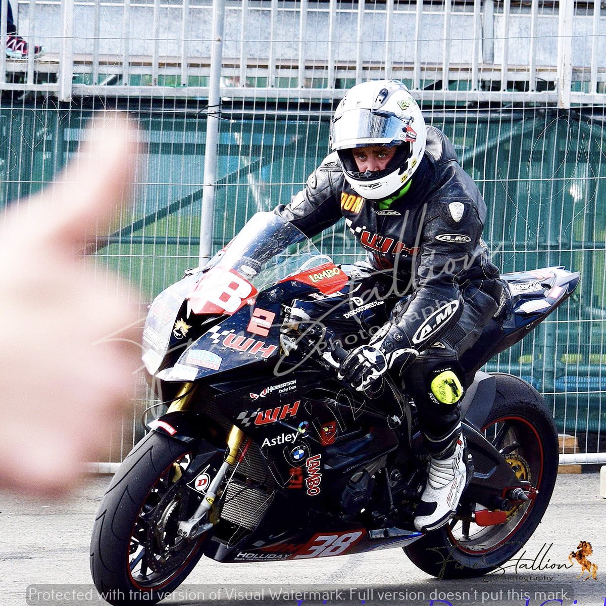 FireStallion666's tweet photo. Back to 2017 #iomtt #domherbertson #whracingteam @DomHerbertson @loveroadraces @WHRacingTeam @TTsupporters @LivingRoadRaces @RoadRacingLife #roadracing #firestallionphotography https://t.co/P5erVp4I39