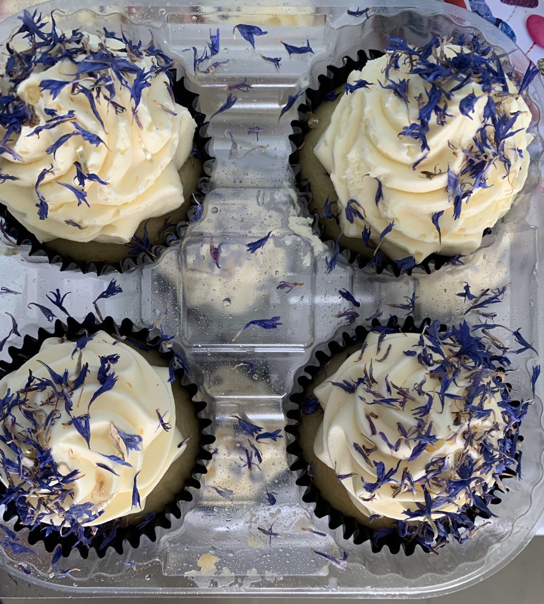 Thank you to our amazing midwifes on International Day of the Midwife ⁦@NHSHarlow⁩ - 200 baked cupcakes from our talented and amazing chefs ⁦@OooMeredith⁩ ⁦<a href="/Lancemccarthy/">Lance McCarthy</a>⁩