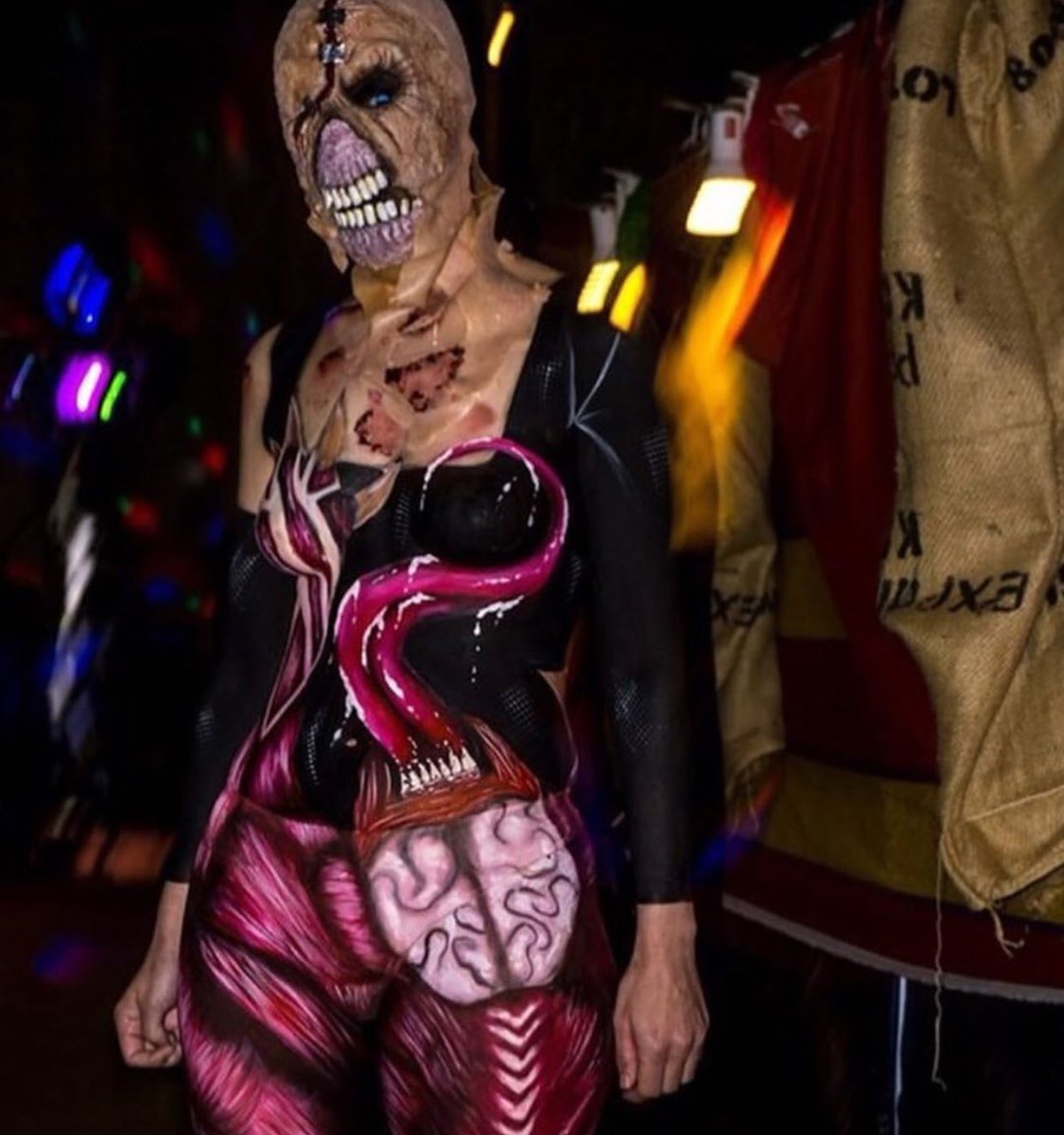 Anotheryoufp's tweet photo. Thankfully my favourite event of the year @Horrorconuk is being rescheduled #bodypainting #nemesis #residentevil #sfx  #licker #anotheryoufp #horrorcon #globalfacepaint #dfx #pxp #residentevil3 https://t.co/BQKcie7wUd