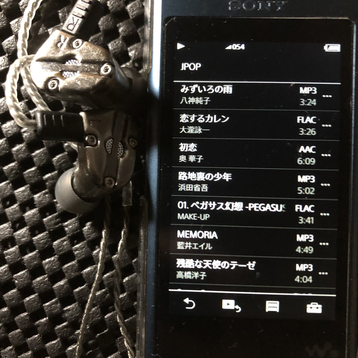 UrawaRedWings's tweet photo. ウォークマンNW-A55での RevoNextQT5のエージング3日間で72時間経過。延々とリピートしてたJ-POP楽曲のリストはこんな感じでw
#RevoNext https://t.co/7E0ihv2eWL