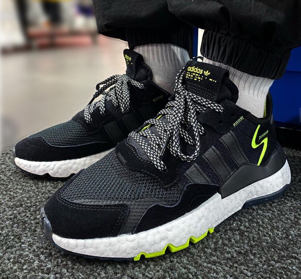 adidas nite jogger black volt