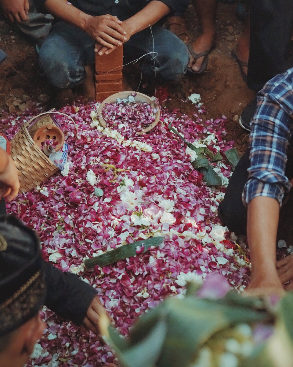 Tak ada ungkapan yg bisa menggambarkan perasaan saya saat ini. Saya hanya memohon doa terbaik dari teman2 semua untuk om Didi Kempot. Saya bersaksi bahwa beliau adalah orang baik. 

Terima kasih untuk dedikasi, karya, serta ilmu yang diberikan. Bahagia dan damai selamanya.