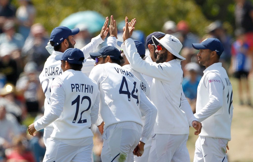 imjadeja's tweet photo. The joy of celebrating a wicket with your teammates 🇮🇳💙 #throwback #bcci https://t.co/Pt22CD1EtA