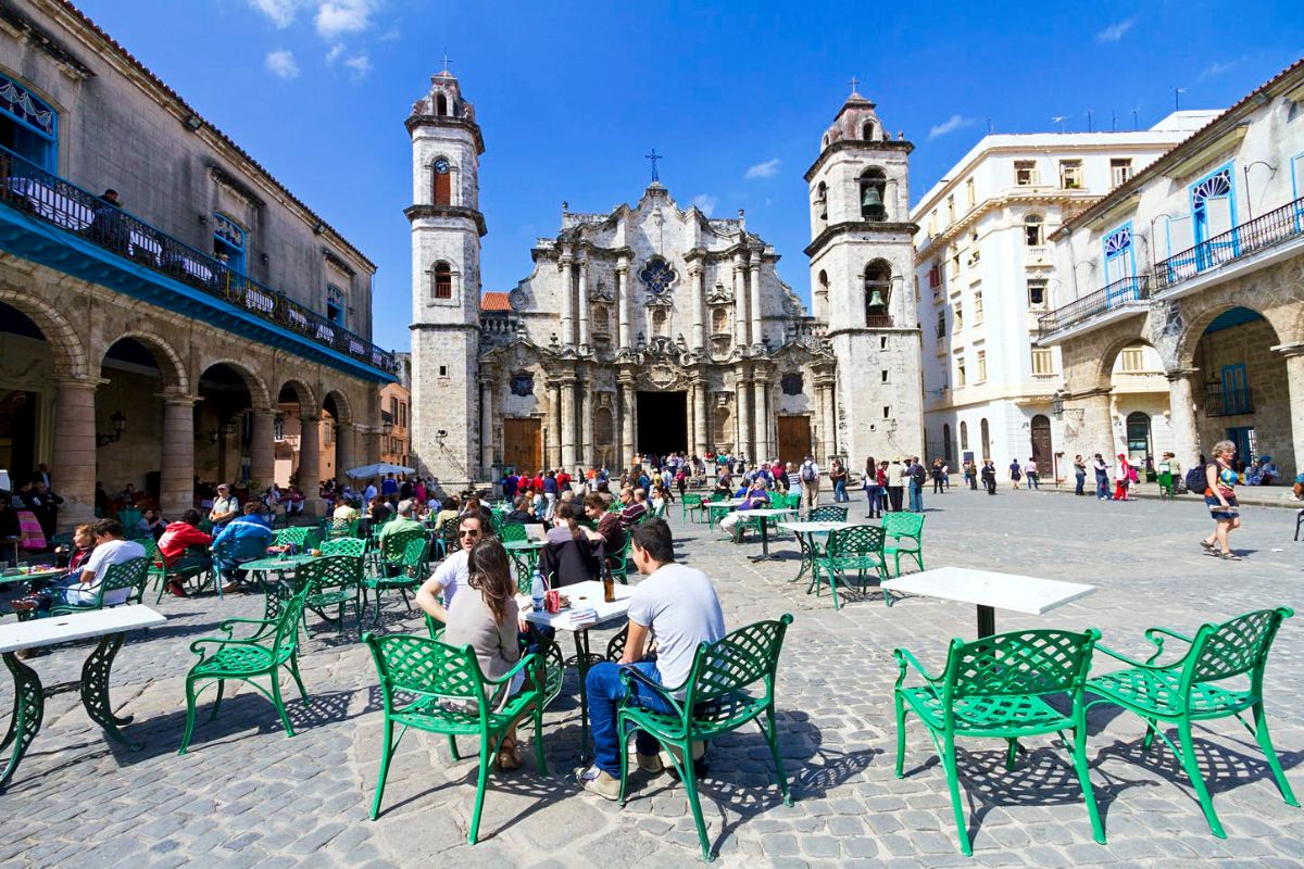 lonelyplanet's tweet photo. 5 city walking tours to take on Google Maps - https://t.co/CMvn41zoRF https://t.co/l6iJrcpmBI