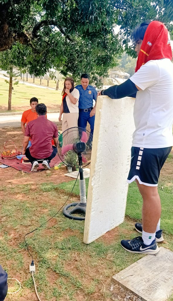Teonggo99's tweet photo. Para sa lahat ng empleyado ng ABS-CBN, kapit lang! ✊✊✊ https://t.co/LIIZVO0Yl5
