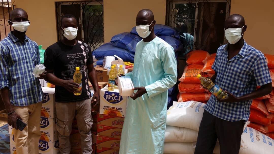 DeEmergence's tweet photo. LUTTE CONTRE LE COVID19 .
FATICK /Elan de solidarité au profit des populations FATICKOISES ##  ### Maissa Mayekor Diouf apporte sa contribution pour participer à l’effort de guerre contre cette pandémie.
ENSEMBLE NOUS VAINCRONS INCHALLA. https://t.co/AoiCPhmVVF