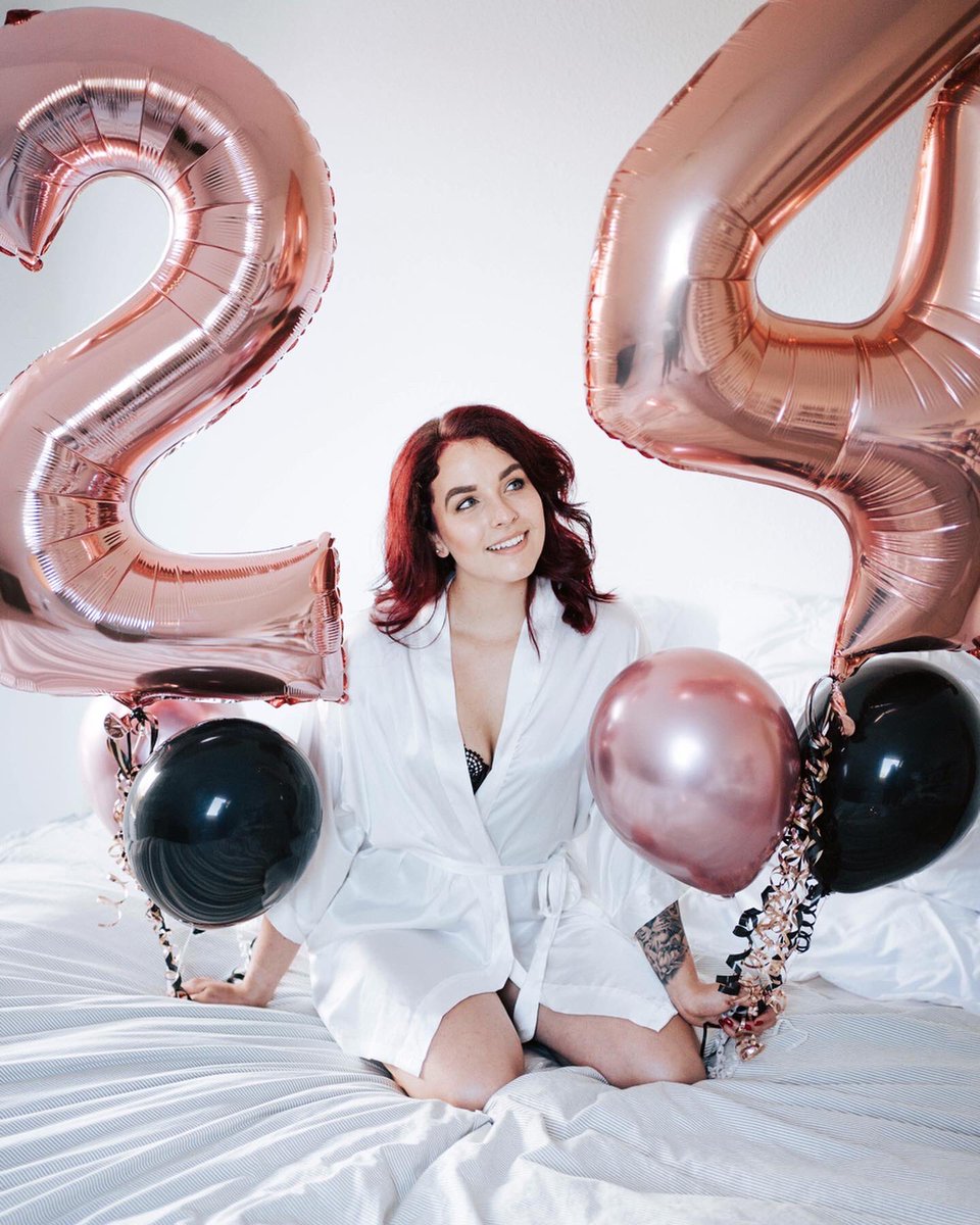 begracefullyfit's tweet photo. 24 has big shoes to fill 🖤🤍 https://t.co/LFcb2NzDMB