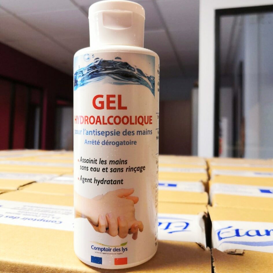 la_CNAPE's tweet photo. Nos 33.000 professionnels qui prennent soin de 280.000 enfants protégés remercient la marque de cosmétiques bio #ALVEND pour leur 1re livraison de gel hydroalcoolique ce 05 mai...journée mondiale de l'hygiène des mains.
#COVID19 #EnsembleProtectionEnfance
#HandHygiene #FranceUnie https://t.co/CT03nJx6eM