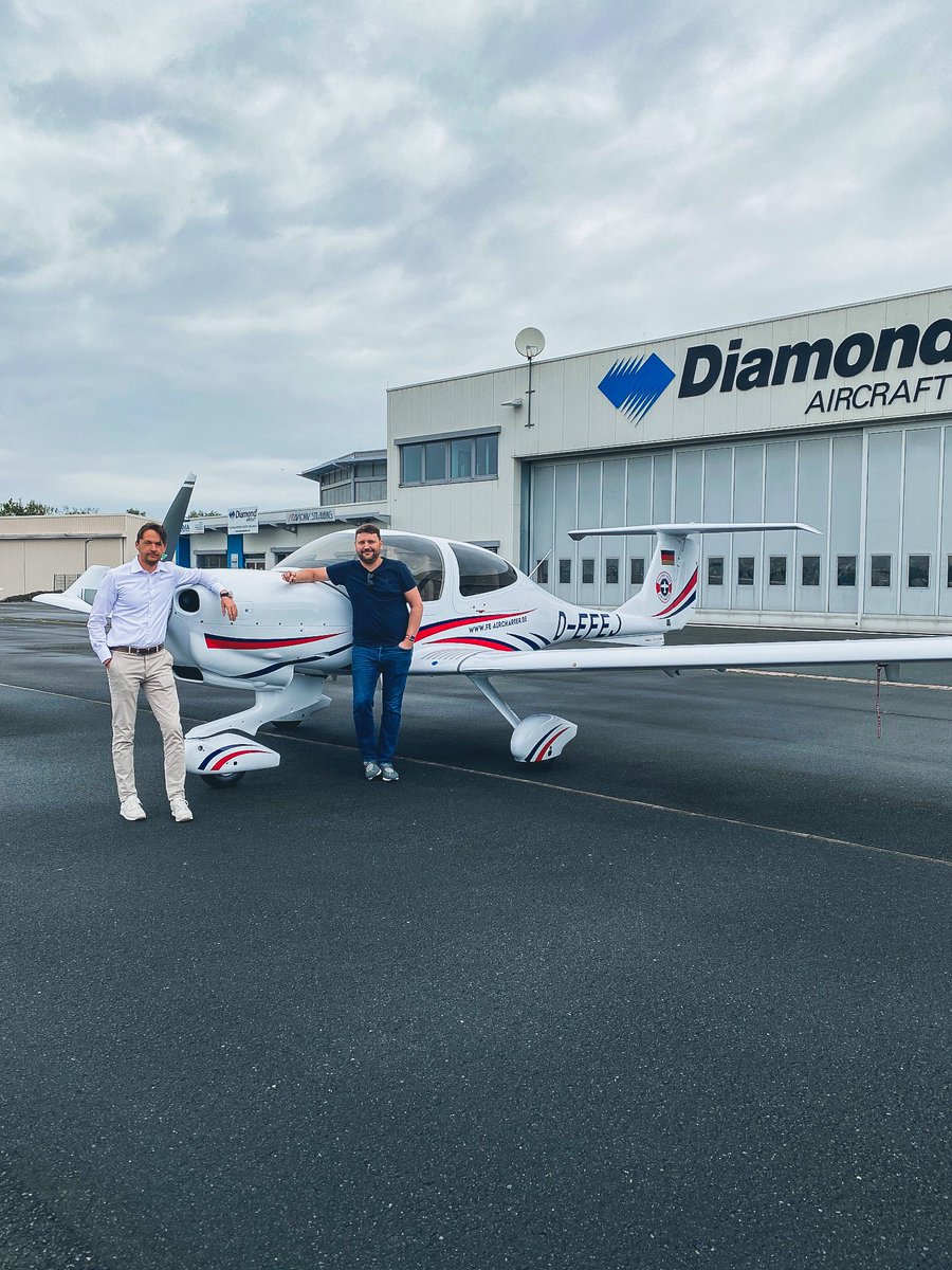 DiamondAircraft's tweet image. Congrats #FEaircharter on your 2nd brand new #DA40NG 😍💎✈️ We’re sure she’ll love it in her new home base at #EDSB. 🇩🇪 #WeFlyDiamondAircraft