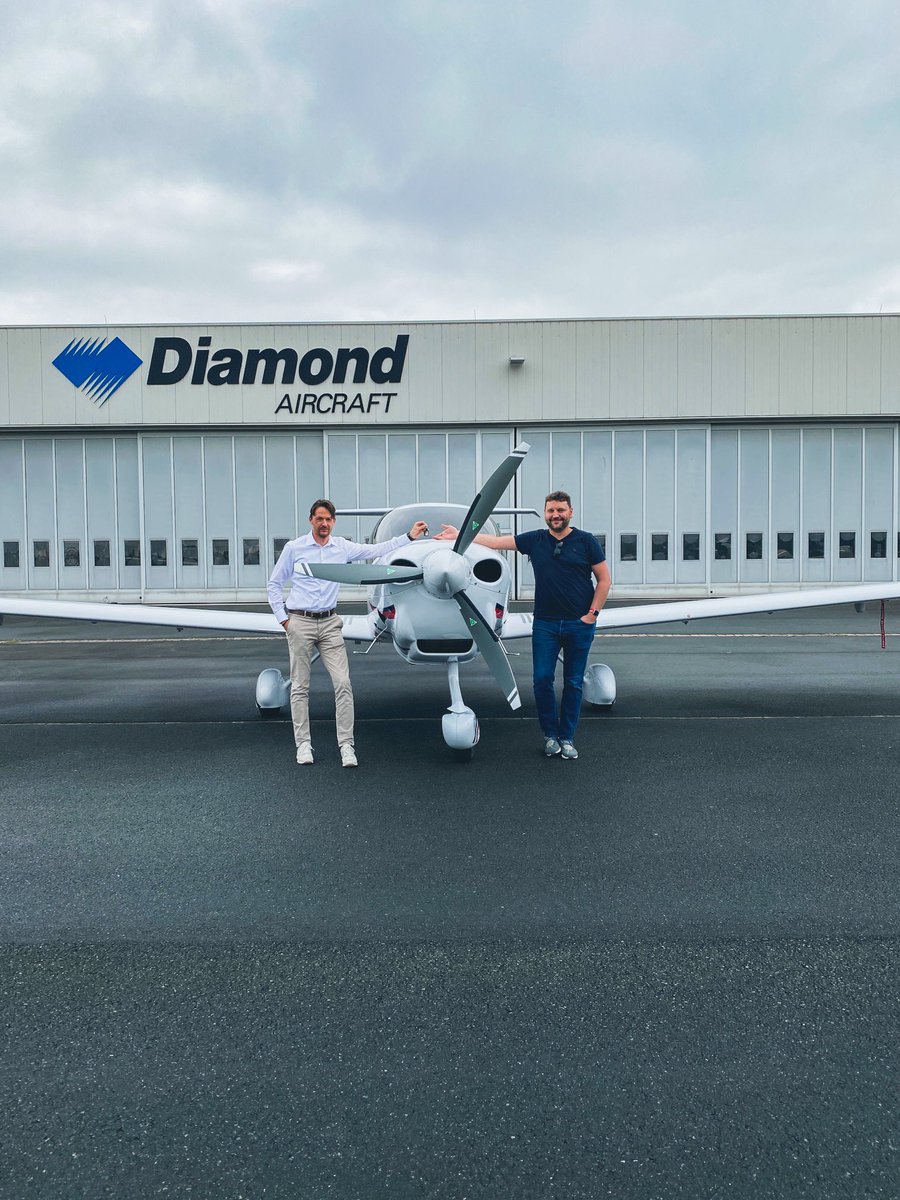 DiamondAircraft's tweet image. Congrats #FEaircharter on your 2nd brand new #DA40NG 😍💎✈️ We’re sure she’ll love it in her new home base at #EDSB. 🇩🇪 #WeFlyDiamondAircraft