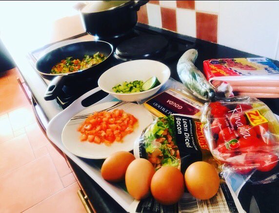 S_Ramohloa's tweet photo. Abadala bathi ... a way to a man’s heart is through his stomach😉
#LadiesTakeNotes😂 https://t.co/Npc3rKwKnp