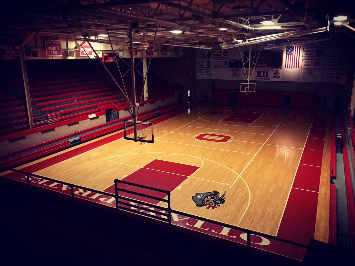 banderson615's tweet photo. @hslogoscom 🔺Kingman Gymnasium
🔺Opened in 1932 
🔺Ottawa, IL 

This is the BEST high school gym in the state of Illinois. 💯

#IllinoisGymShowdown https://t.co/TQyTRjLjix