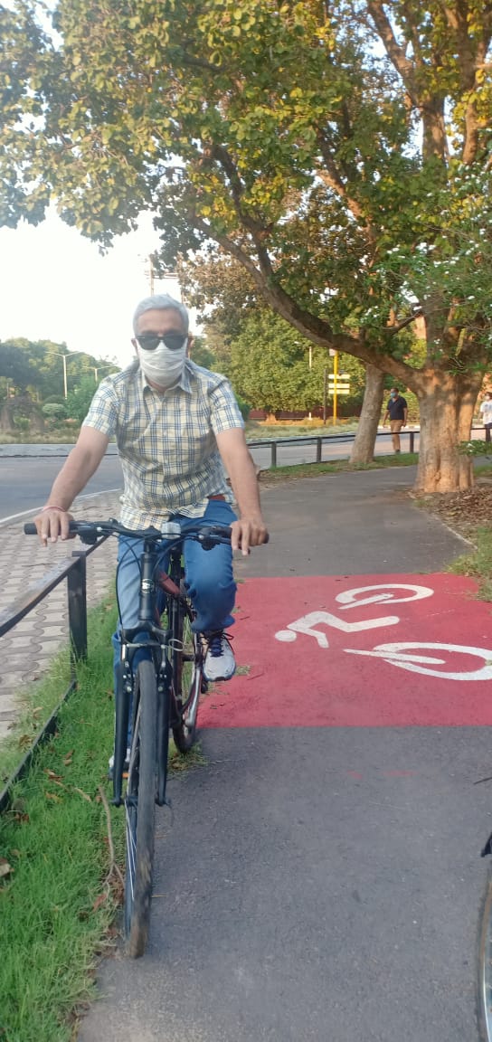 DgpChdPolice's tweet photo. Happiness is, exploring the city beautiful on bicycle with my son.
A much deserved short break from a regimental police routine !!! https://t.co/GgpzFa5WXN
