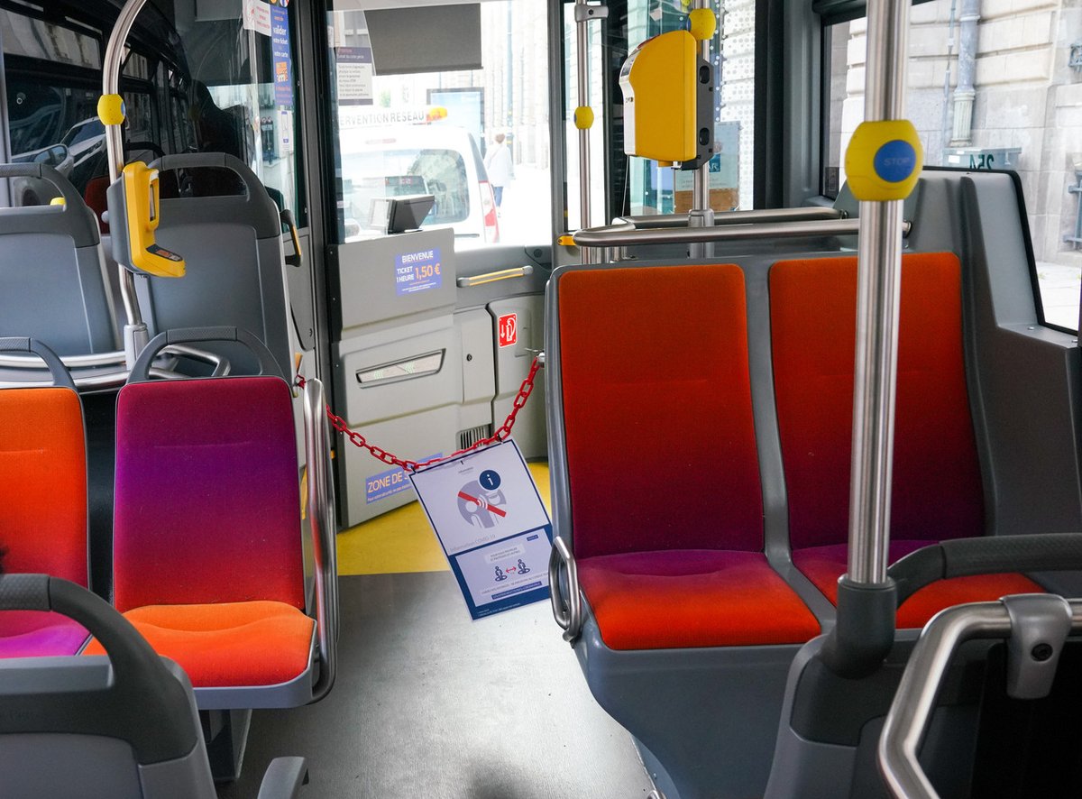 metropolerennes's tweet photo. Dès lundi 11 mai, pour accompagner le #déconfinement et assurer la sécurité de tous, le réseau de #transports Star  #Rennes propose une offre renforcée 
✅80 % des bus
✅120 % de métro
pour une fréquentation estimée à 30 % du niveau habituel
#IciRennes > https://t.co/Q3gkwSub35 https://t.co/04jSqOmb4s