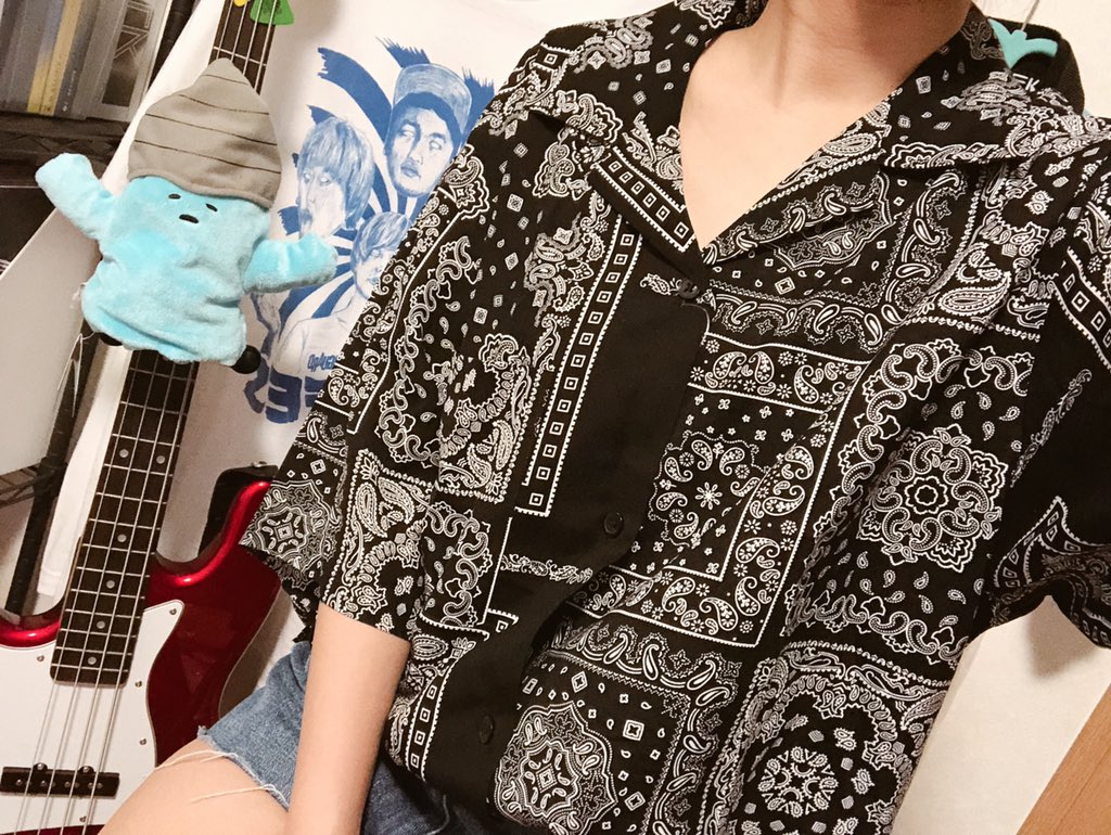 K A N A 今日guでペイズリー柄のメンズシャツ買ったんだけどマジで可愛いすぎてびっくりした