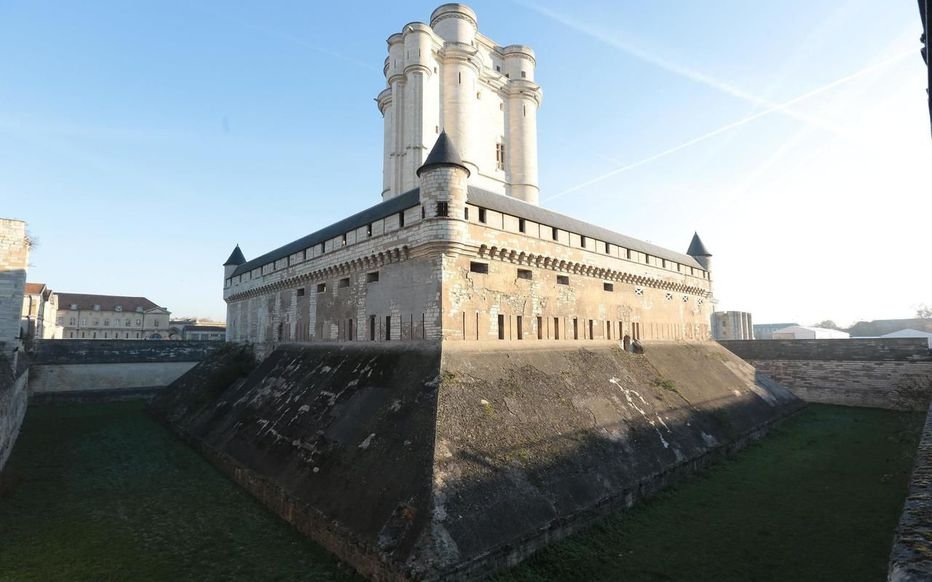 CiteBd's tweet photo. Ds le cadre de @2020anneeBd passionnant appel à projet pour une résidence d'auteur au Château de Vincennes à l'occasion des travaux de restauration du château, avec fresque dessinée sur les palissades, un projet de
@DeHistorique & OPPIC & #CiteBD, infos👉https://t.co/TRWQYGdj0P https://t.co/fB3lh0gUtk