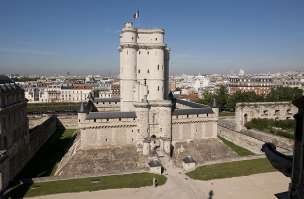 CiteBd's tweet photo. Ds le cadre de @2020anneeBd passionnant appel à projet pour une résidence d'auteur au Château de Vincennes à l'occasion des travaux de restauration du château, avec fresque dessinée sur les palissades, un projet de
@DeHistorique & OPPIC & #CiteBD, infos👉https://t.co/TRWQYGdj0P https://t.co/fB3lh0gUtk