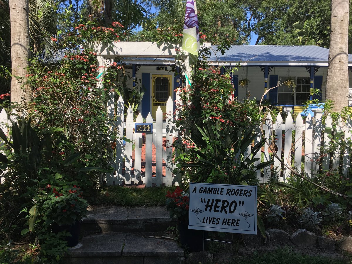 grecolm's tweet photo. Thanks to our admin for coming to all our houses and putting up signs for Teacher Appreciation! Go Stingrays https://t.co/OiH2NZxTTK