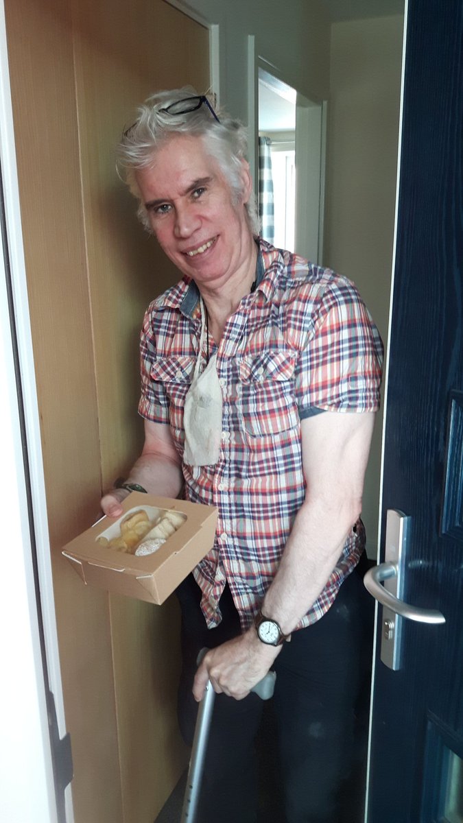 GarryReed13's tweet photo. Were handing out the picnic boxes at Bourke gardens ready for the VE day party and they do look good @forviva_group @ForHousing @Dawnpspeed @Torbrad31 @Carlyforhousing @CateringAcademy https://t.co/cKMpDs5kQf